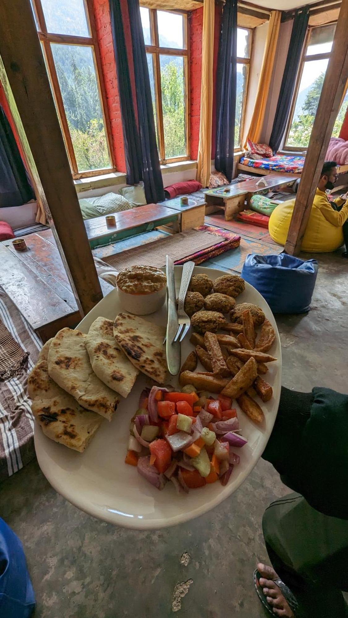 ホテル Holy Cow Cafe & Beds Kalgha エクステリア 写真